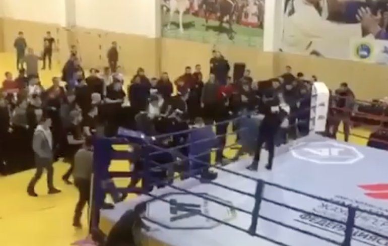 MMA tourooi in Kazachstan loopt gezellig uit de hand