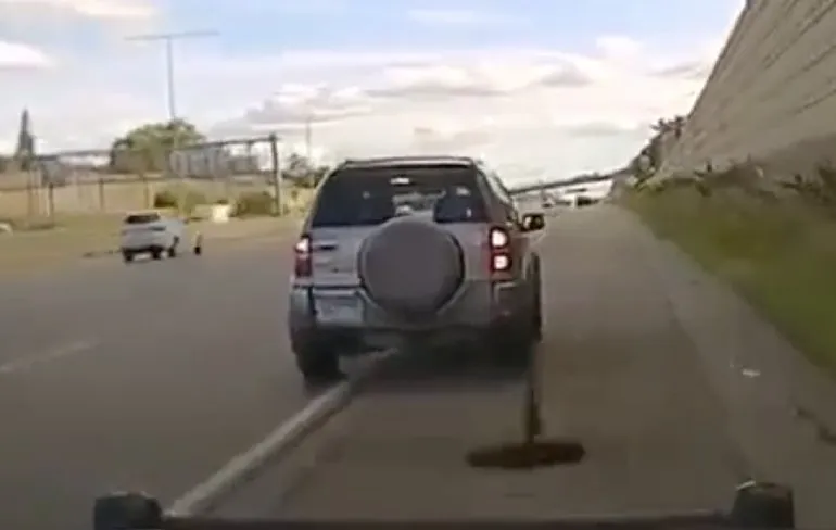 Deksel zorgt voor slopen politieauto