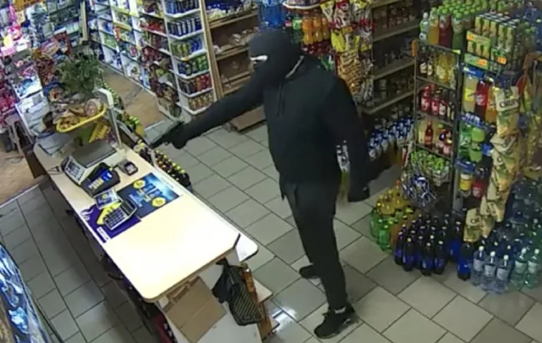 Dame laat zich niet overvallen door gast met vuurwapen