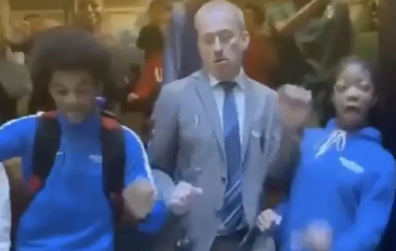 Ron Clark doet dansje met zijn leerlingen