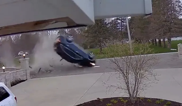 CCTV legt aardige auto afschrijf sessie vast