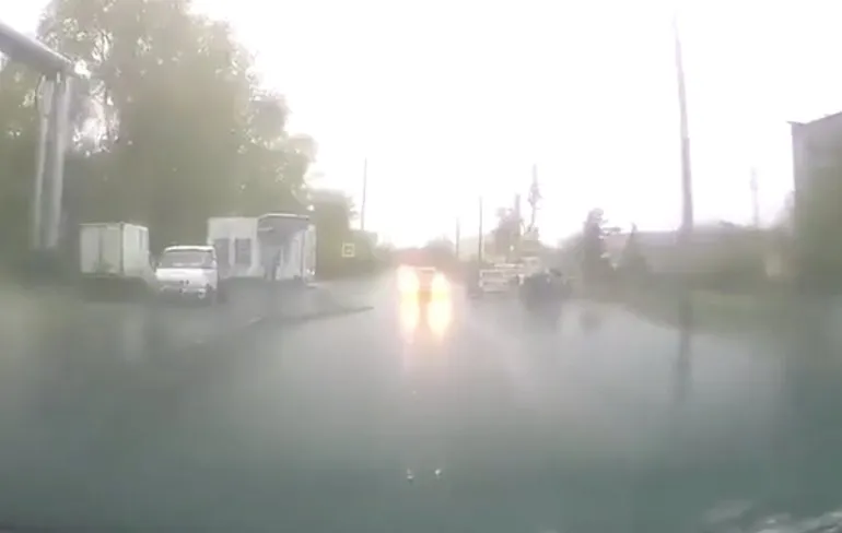 10-jarige knul ging even stukje rijden samen met zijn 4-jarige zusje