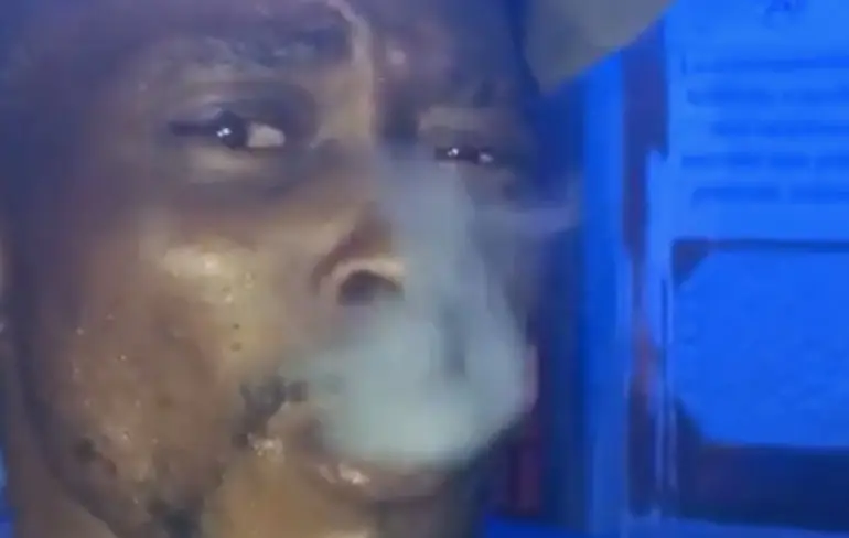 Fanatieke roker laat ‘m branden