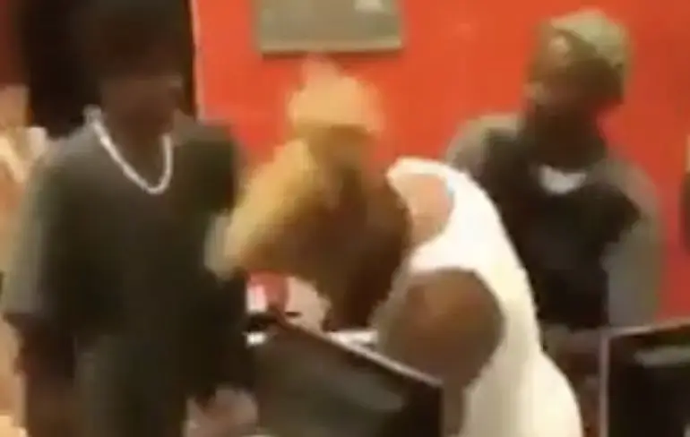 Geen idee wat blondie heeft besteld, maar beter neem je wat anders