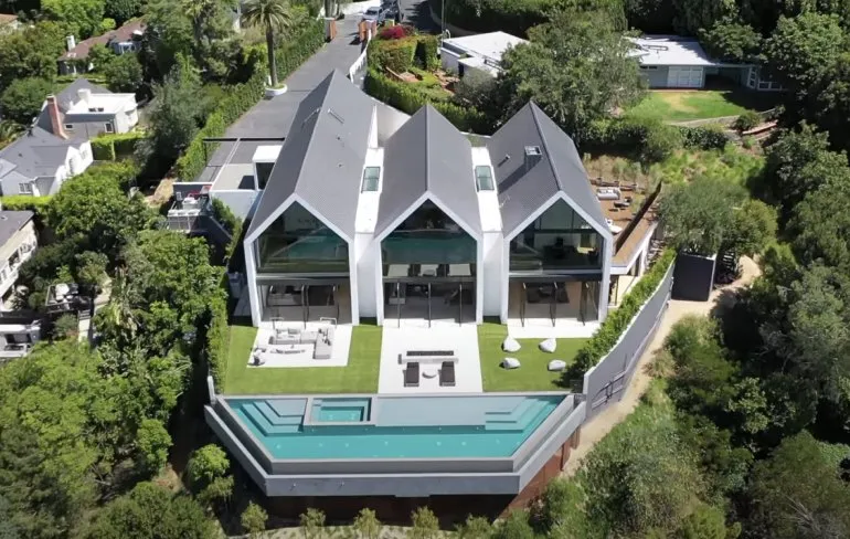 Niet echt een farmhouse in Los Angeles voor 32 miljoen dollar