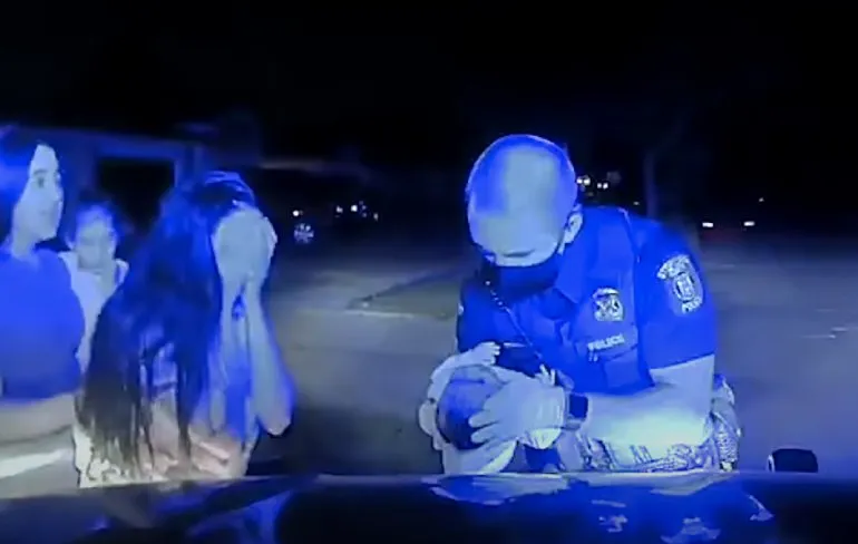 Agent Cameron Maciejewski weet 3 weken oud meisje te redden