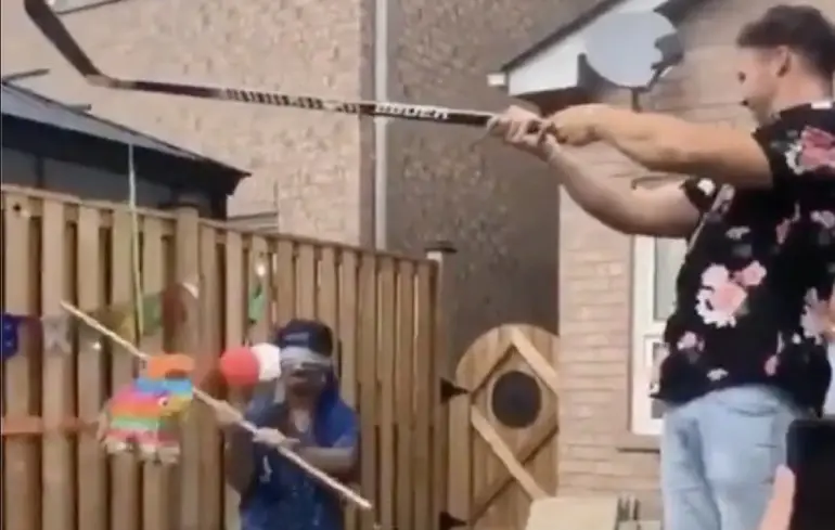 Piñata momentje met een pijnlijke twist