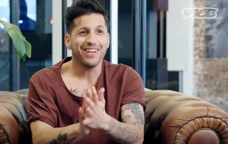Jody Bernal ging eens een weekendje volgas en eindigde in een bijzondere club