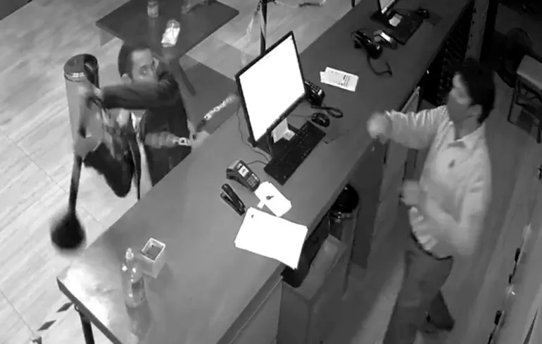 Receptiemedewerker laat niet met zich sollen