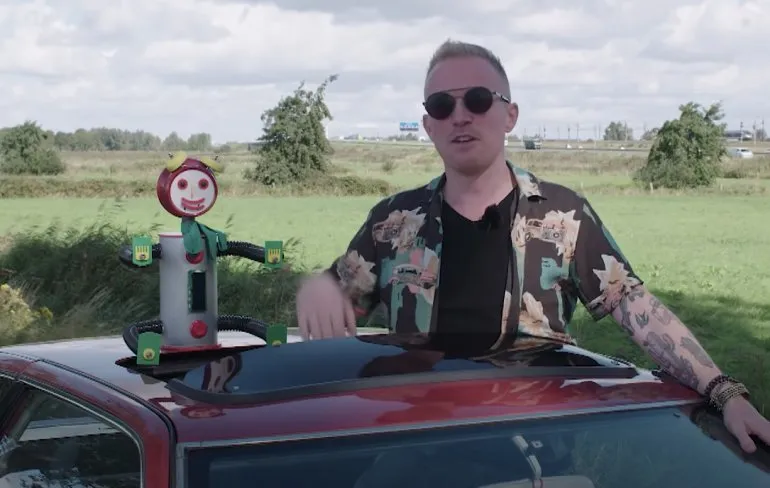 Rob heeft Bassie & Adriaan-auto te koop staan voor een gek met veel geld