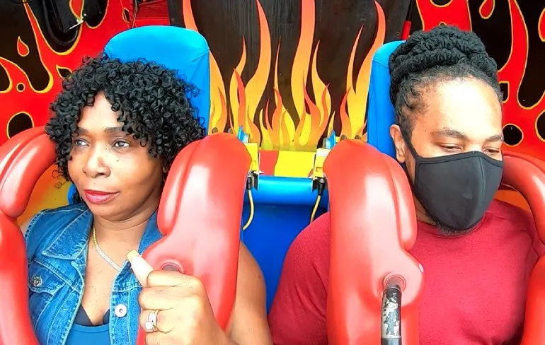 De prachtige krullen van Eloise gingen er bijna vandoor tijdens SlingShot ritje