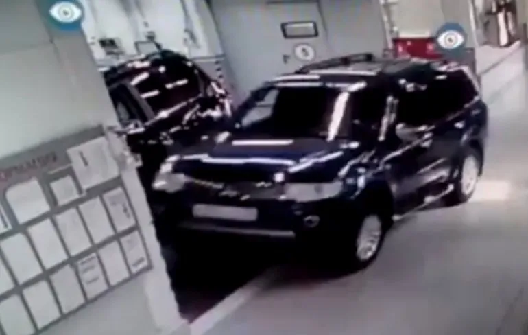 Mitsubishi trekt Toyota garage maar slecht