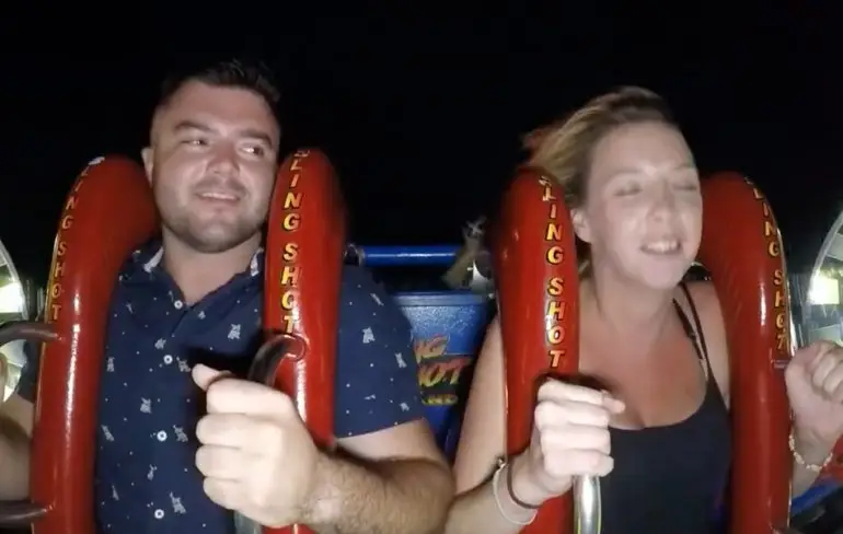 James verdenkt Sierra van een intiem momentje tijdens SlingShot rit
