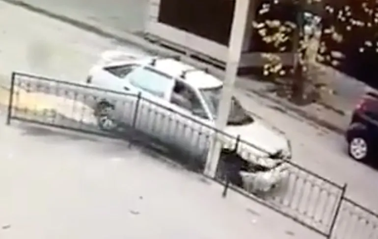 Niet de beste manier om te parkeren, maar het is wel spectaculair