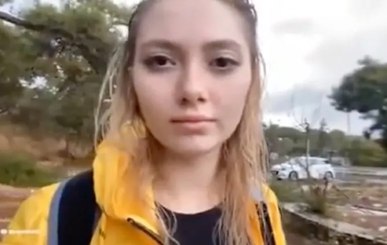 Rus hangt op geheel Russische wijze een airco op