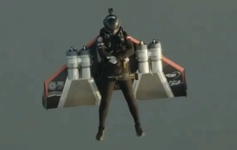 Jetman Vince Reffet overleden na crash in Dubai