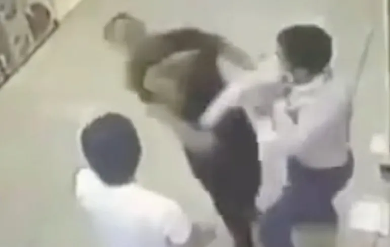 Dapper doen nadat je maat knock out gegaan is, niet slim