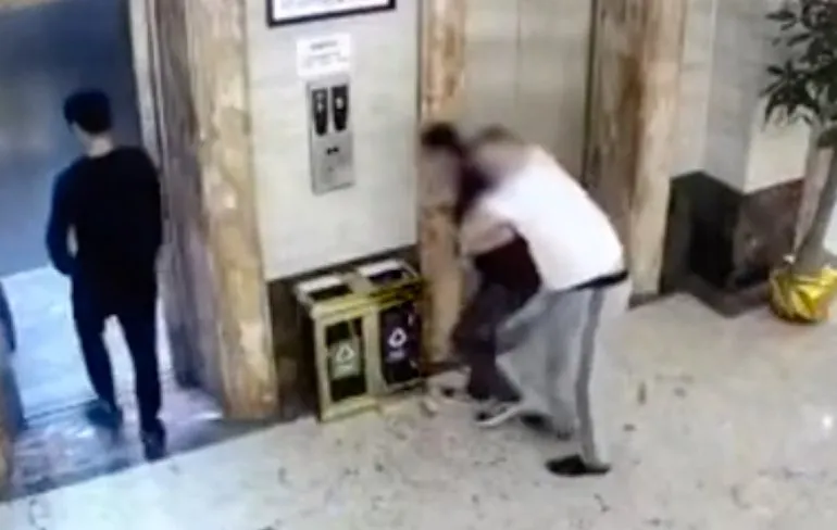 Zatte gasten zijn zo blauw dat ze lift niet meer snappen