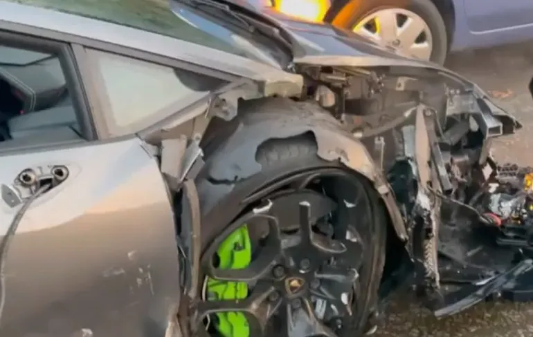 Als twee werelden samenkomen: Lamborghini vs UPS bus