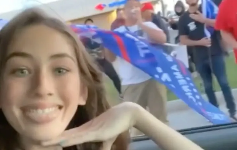 Trump supporters bezorgen tegenstander een mooie glimlach