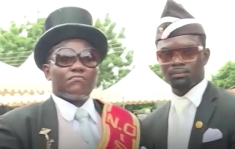 Het verhaal achter de Ghanese Grafkistdragers