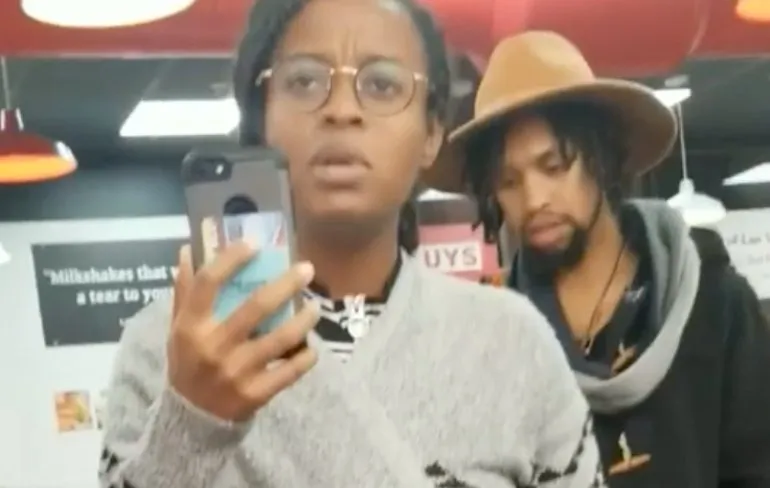 Manager van Five Guys heeft geen tijd voor dame met Karen syndroom