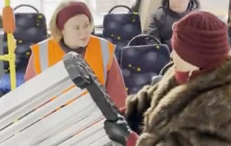 Nou ja zeg, parkbank mag niet mee de bus in