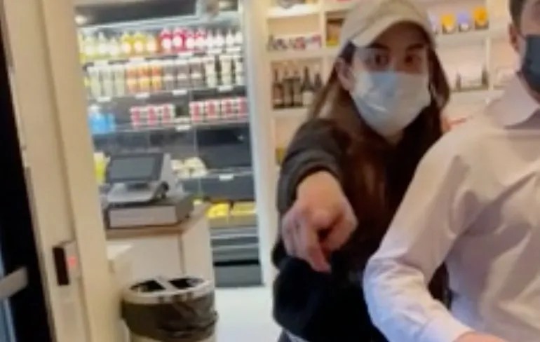 Karen geeft donkere jongen schuld van iPhone stelen, het bleek anders te zitten