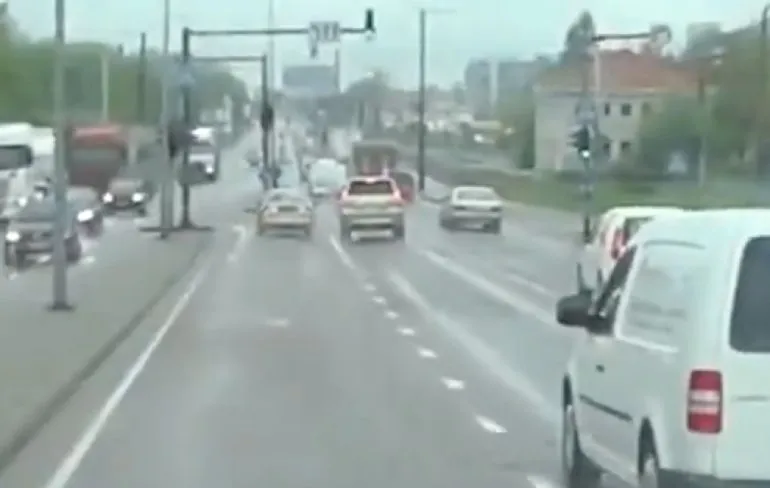 Vliegtuig kwam nieuwjaarsballon tegen en moest noodlanding maken in Bogota