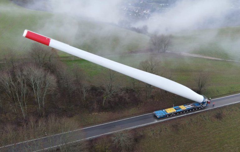 Transport van windmolenblad ziet er akelig nep uit