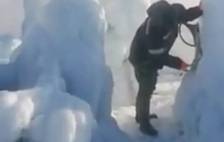 Boot had een beetje last van ijsvorming na trip tussen Petropavlovsk-Kamchatsky en Vladivostok