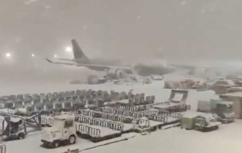 Beetje last van sneeuw op de luchthaven van Madrid