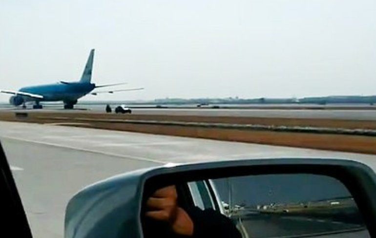 Thaise automobilist onder invloed nam verkeerde afslag en kwam een Boeing 777 tegen