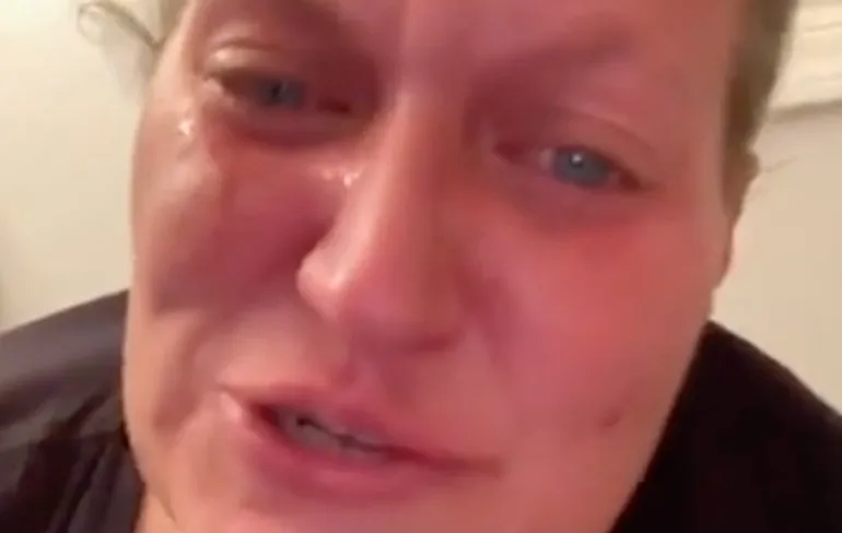 MAGA vrouwtje heeft een ware meltdown na inauguratie Joe Biden