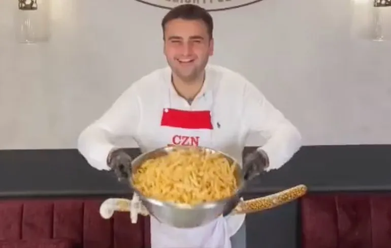 Cheeseburger XXXL van CZN Burak