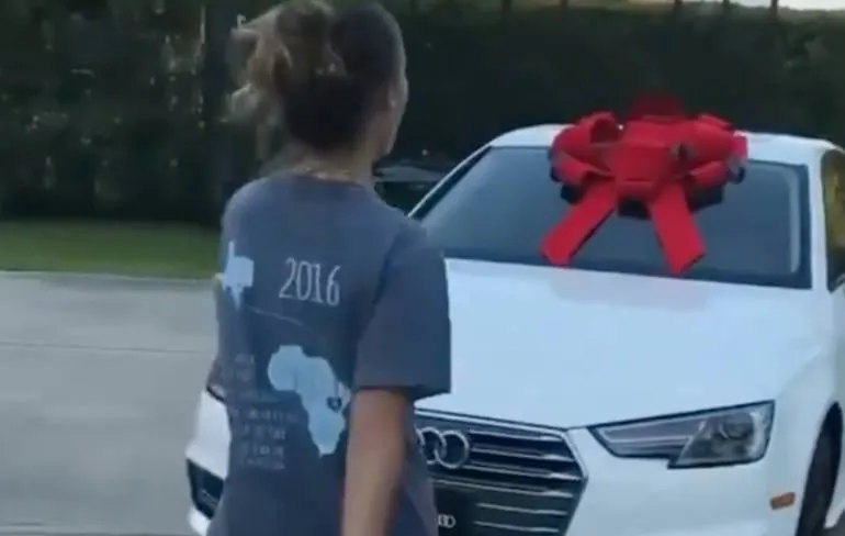 55-jarige Elizabeth Hurley is nog steeds geen straf voor het oog