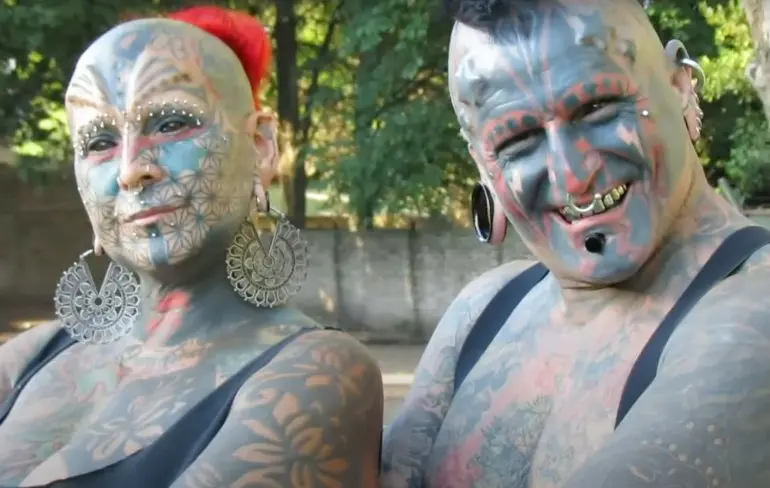 Guinness World Record voor koppel met meeste body modifications