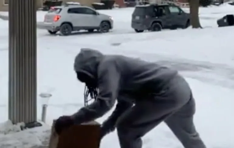 Geen pakketjes pikken bij deze gast