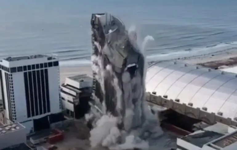 Hotel en casino van Trump tegen de vlakte na implosie