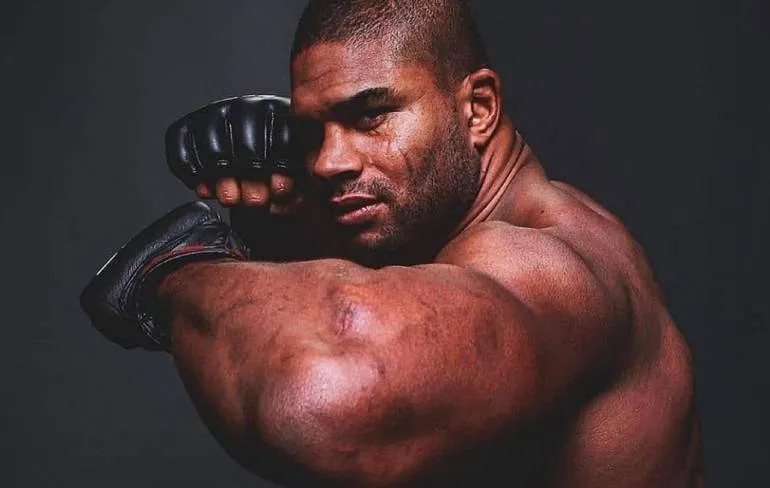 MMA vechter Alistair Overeem aan de kant gezet door de UFC
