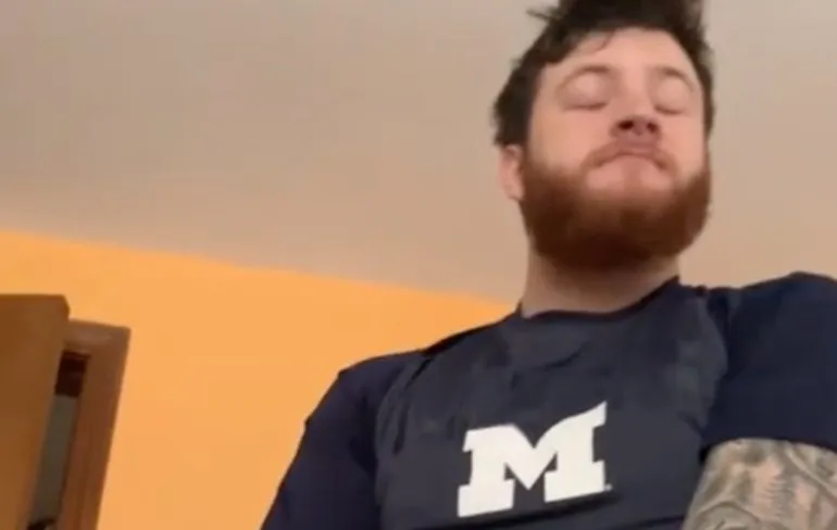 Kersverse paps mag voor het eerst luier verschonen