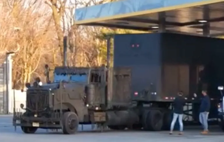 Mad Max-achtige vrachtwagen heeft zeker wel wat