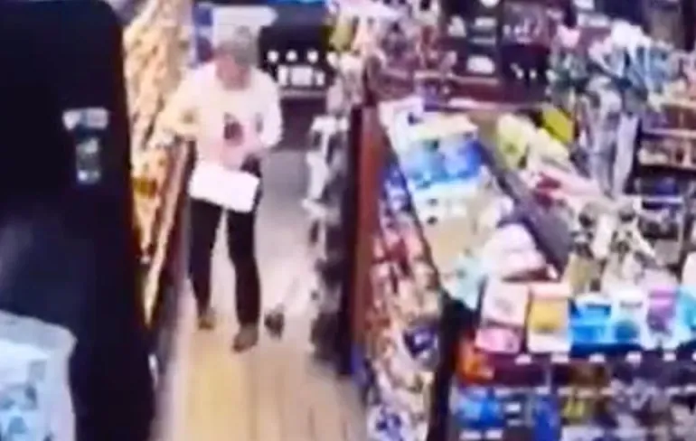 Bijna aan je eind komen door vallende fles cola