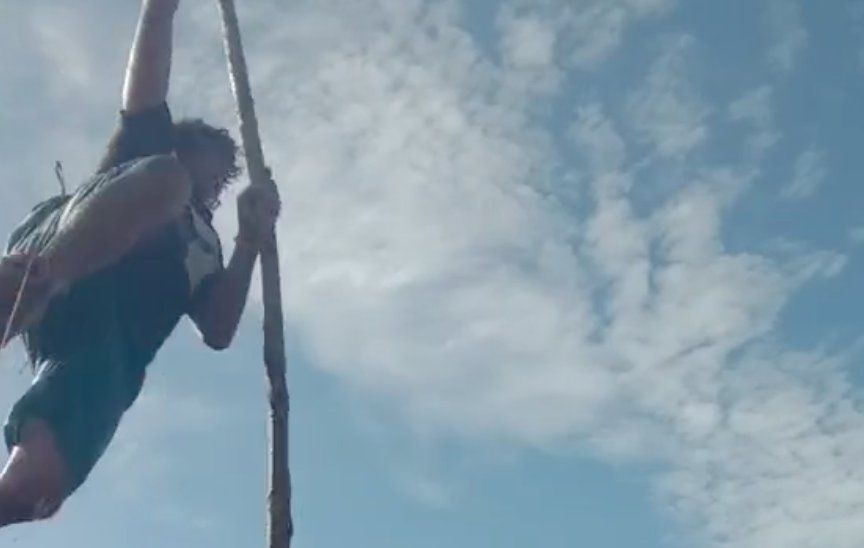 Braziliaanse Tarzan nog niet zo handig in lokale versie van fierljeppen