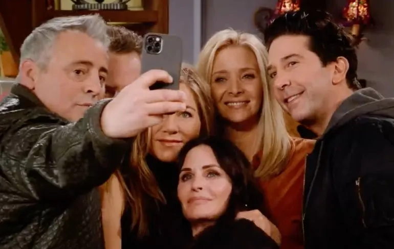 Eerste echte beelden van Friends: The Reunion