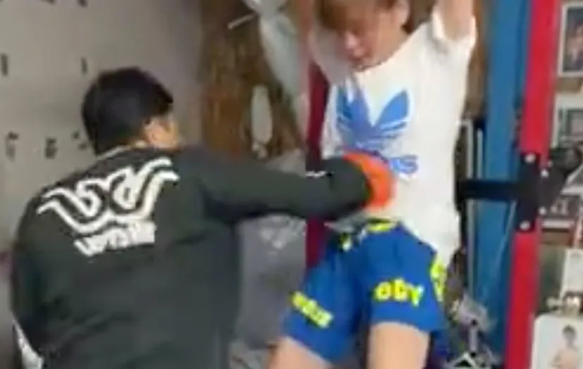 Is dit buikspieren trainen of gewoon achterlijk gedrag vertonen?