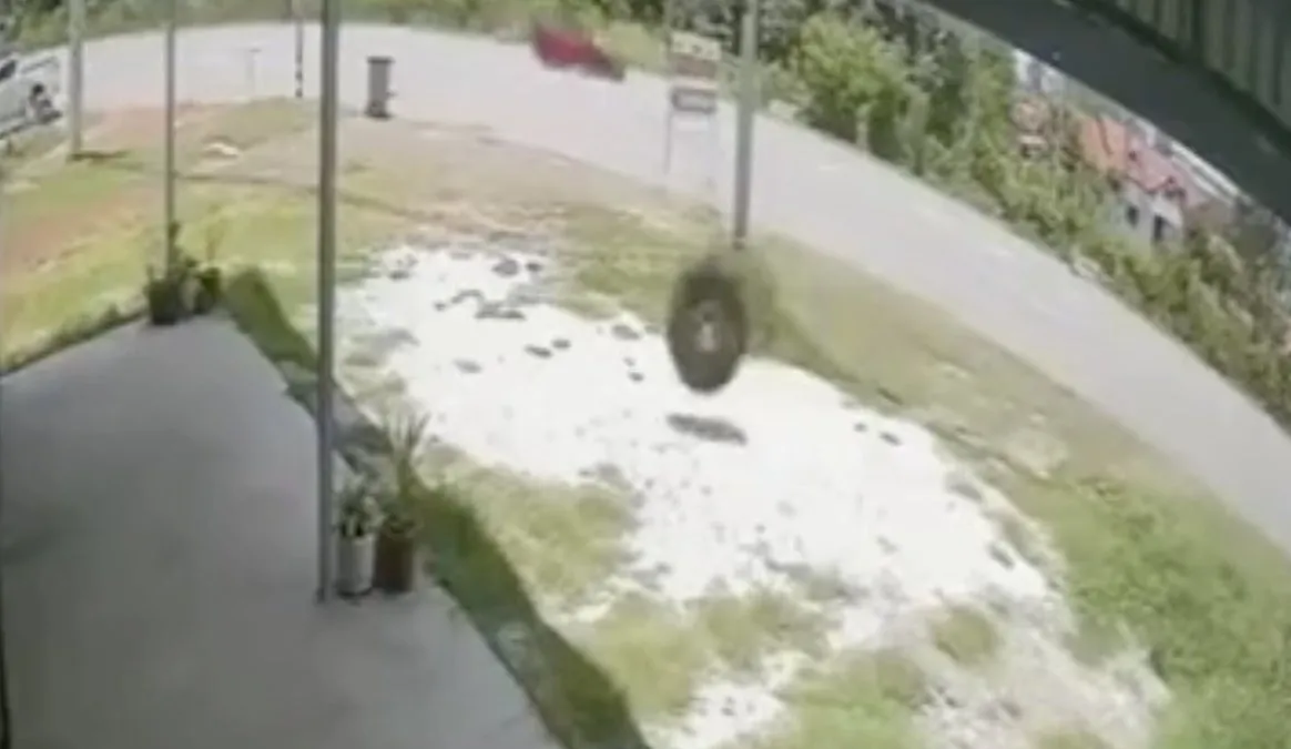 Thaise knaap zag vrachtwagenwiel niet aankomen