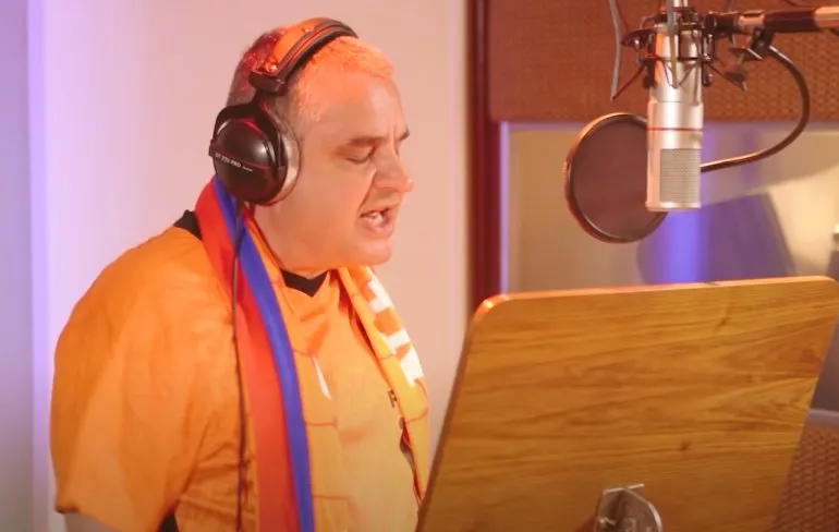 Frank Lammers komt met Frank de Boer versie J'veux de l’amour