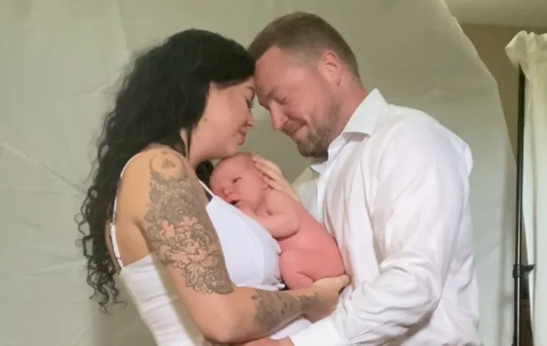Als kersvers gezinnetje op foto kan soms best goor eindigen