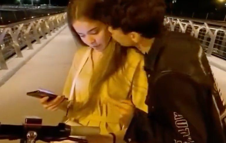Willekeurig een meisje kussen af te raden in Kiev